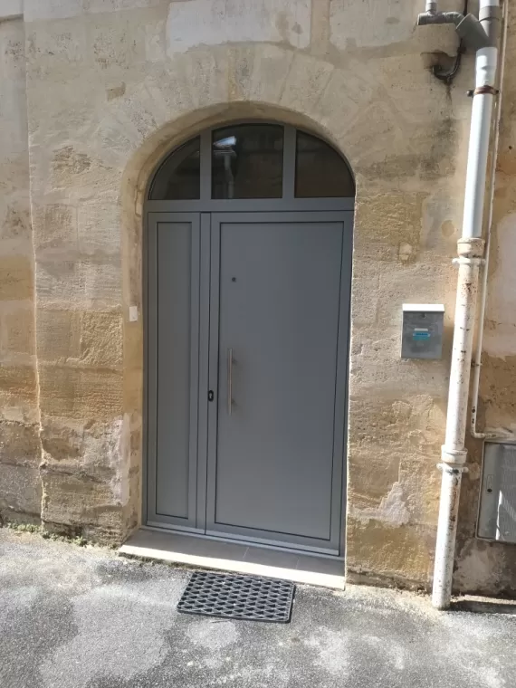 porte pose côte extérieur 