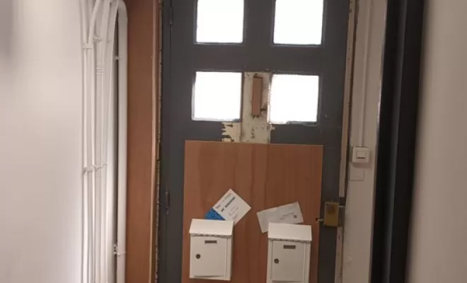 Rénovation d'une porte d'entrée d'immeuble, Bordeaux, SR Construction