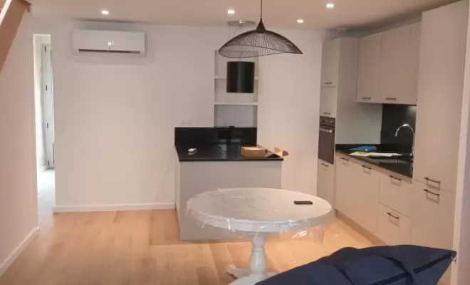 cuisine sur mesure avec plan de travail pierre 