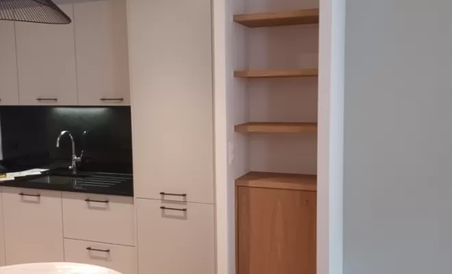 cuisine sur mesure avec plan de travail pierre 