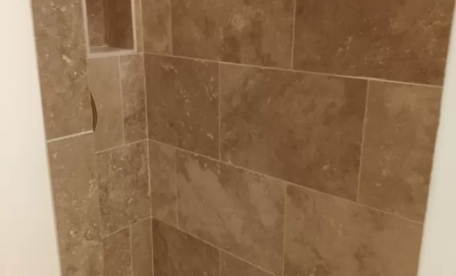 douche en pierre travertin