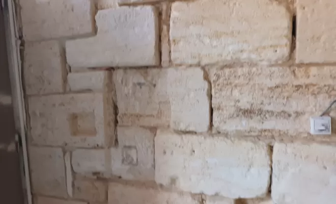 ravalement de murs et ouverture de joint