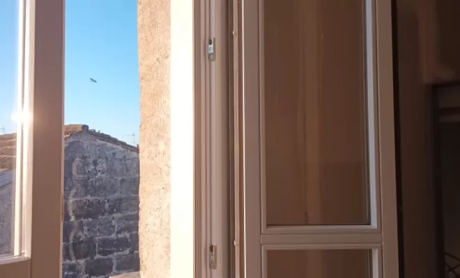 fenêtre double vitrage avec 3 joint de isolation 
