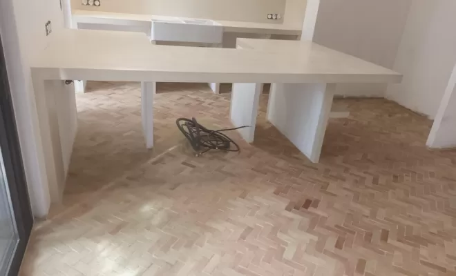 pose de carreaux terre cuite dans la cuisine 